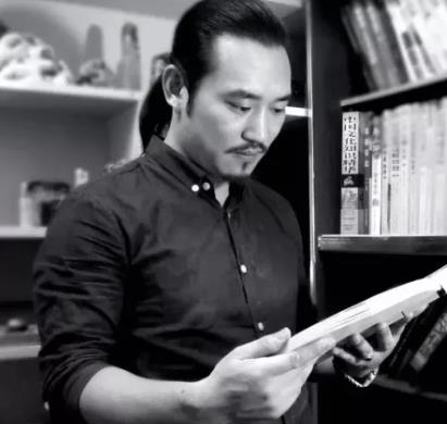 潘昭亮 四川美术学院琥珀雕刻师潘昭亮曾获“天工奖”琥珀类最高奖项,蜜蜡网
